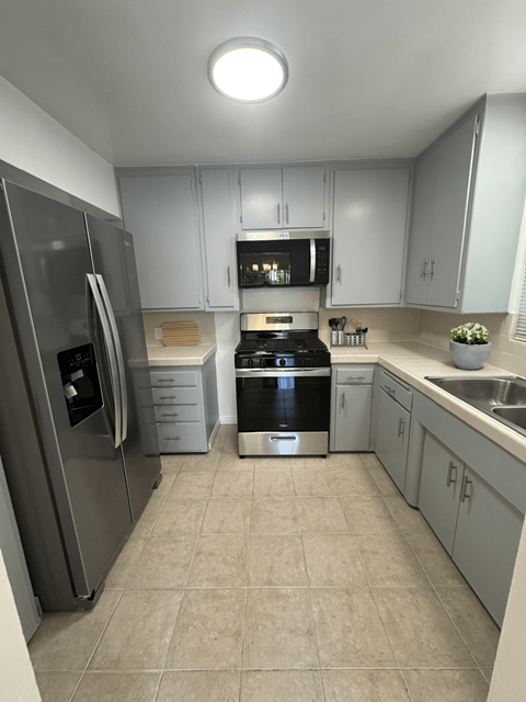 Floor plan for 2 beds, 1 bath, 900 sqft